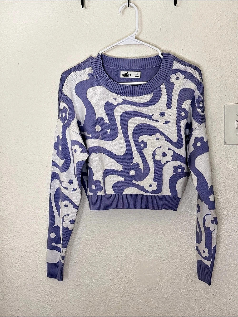 Hollister Abstract Crewneck Sweater in Purple & White Size Small